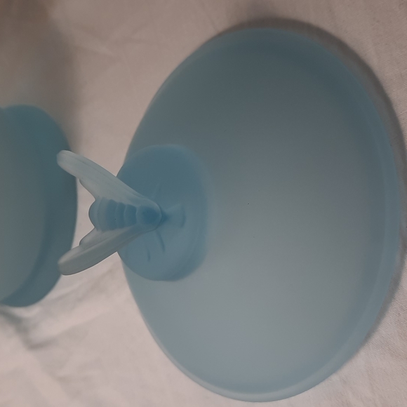 Vintage Blue Satin Imperial Glass Bee Box with original sticker - Picture 3 of 10